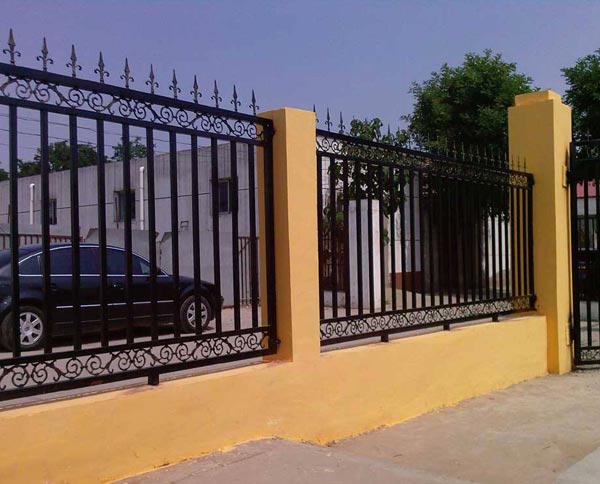 十堰鐵藝護(hù)欄有哪些方法延長使用期限？